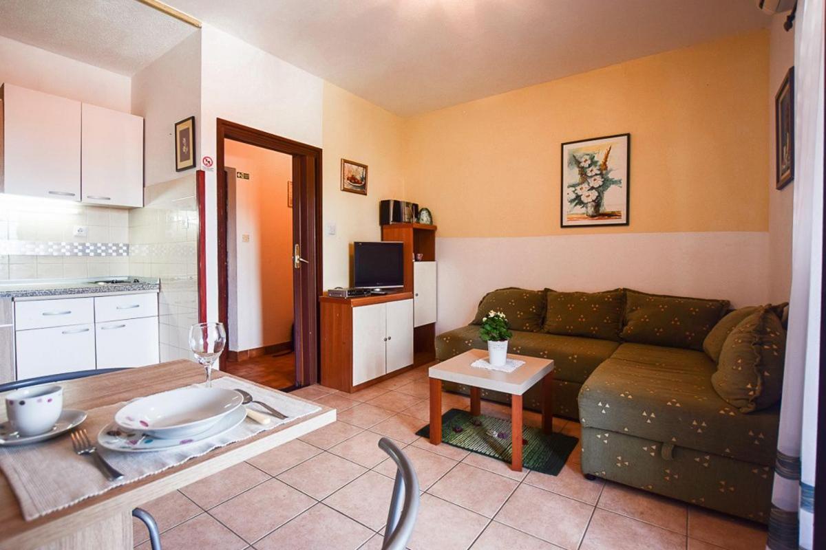 Apartments Derado Супетар Екстериор снимка